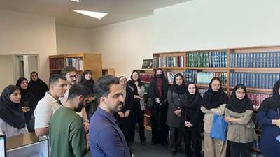 در سراشیبی اردیبهشت 1404، بازدید دانشجویان معماری هم استانی از طرح معماری دیدنی و کم نظیر کتابخانه مرکزی و مرکز اسناد دانشگاه سمنان 